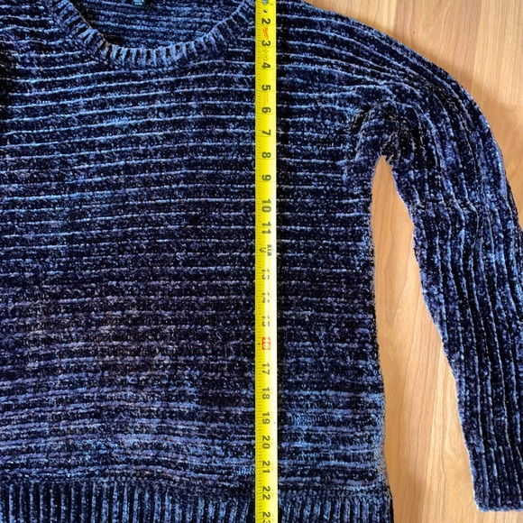 Cyrus ribbed sweater, size M. Deep soft iridescent plum, 100% polyester. - Picture 3 of 5